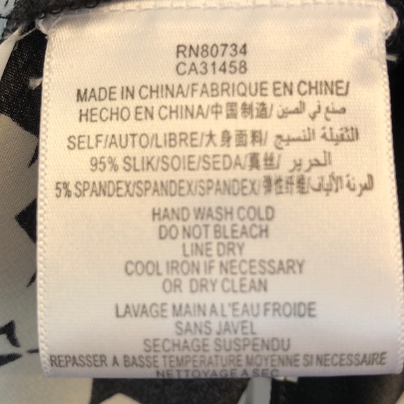 Banana Republic silky fitted blouse - Picture 2 of 5